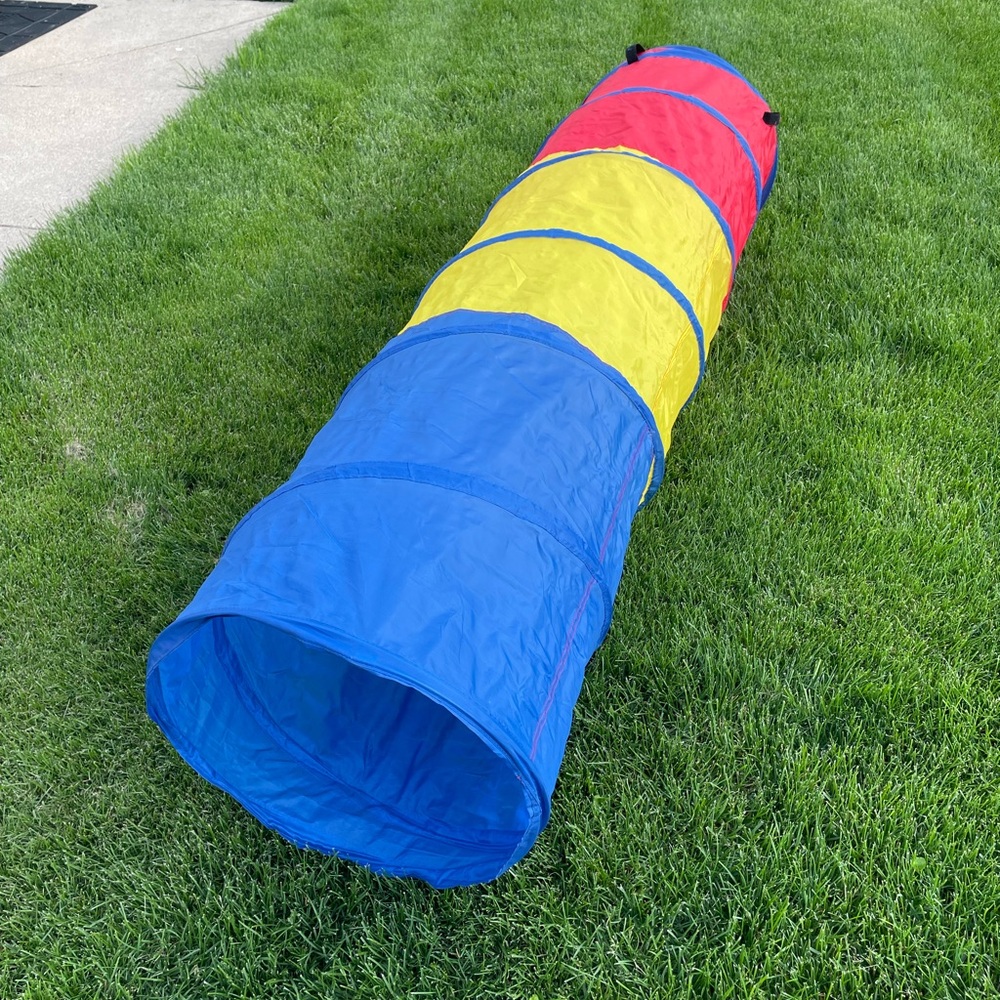 Pop up tunnel for puppy